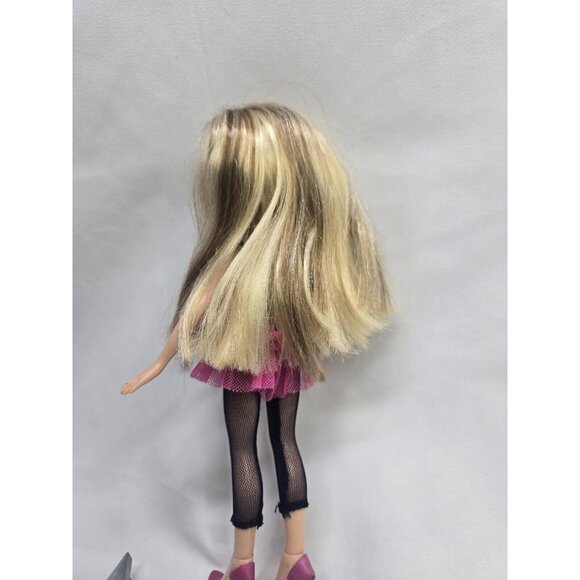 Bratz Doll Birthday Bash - Cloe With Clothing- Belt Flaws - Picture 12 of 16